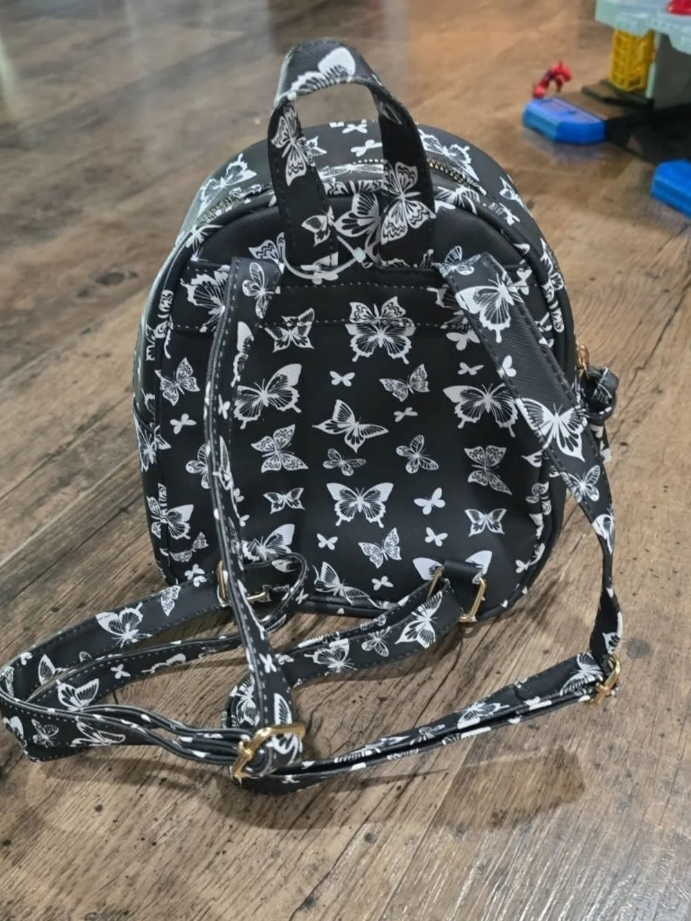 Under One Sky compact kids